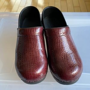 Women’s Sanita Clogs
